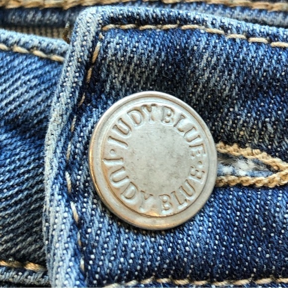 Judy Blue Size 15/32 Skinny Fit distressed frayed hem highrise medium wash jeans - Picture 3 of 13